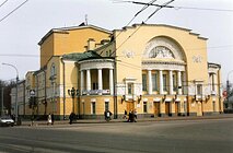 Первый русский театр
