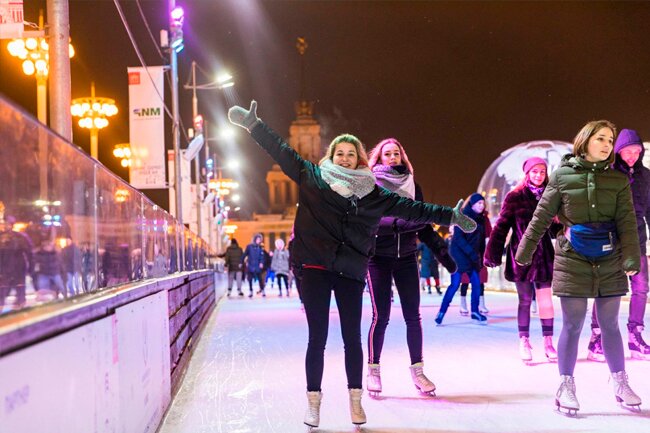 На ВДНХ стартуют экскурсии на коньках